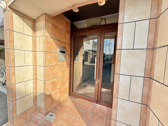 物件外観写真3　(エントランス部分)