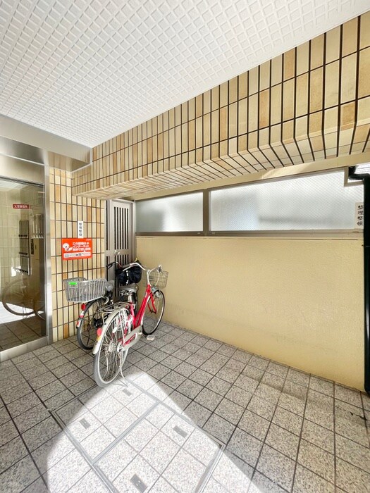 物件外観写真4　(駐輪場)