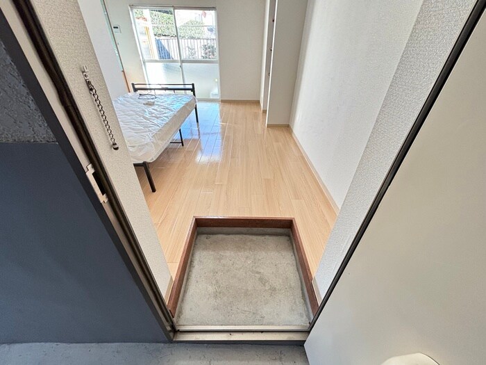 物件内観写真8　(玄関)