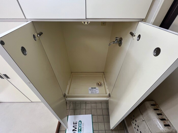 物件内観写真14　(洗濯機置場)