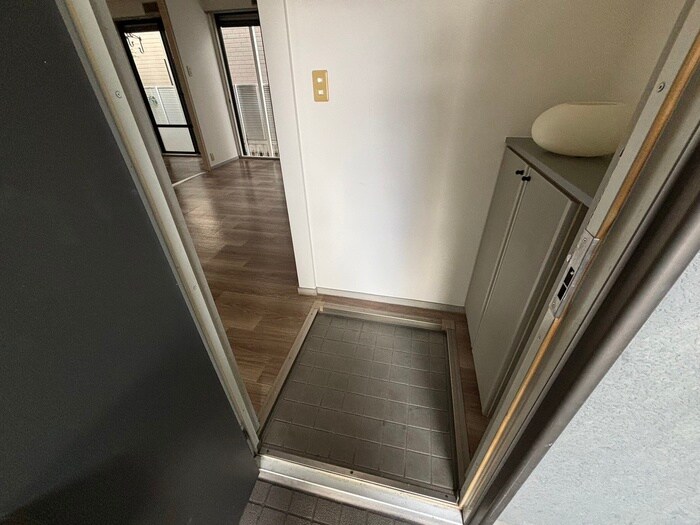 物件内観写真16　(玄関)