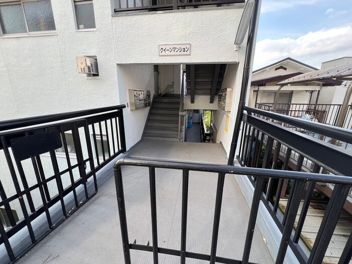 物件外観写真6　(エントランス部分)