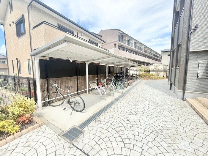 物件外観写真4　(駐輪場)