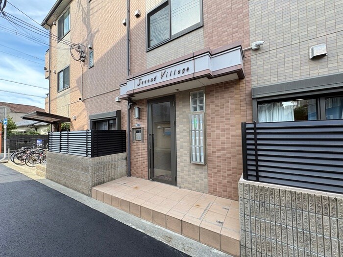 物件外観写真2　(エントランス部分)