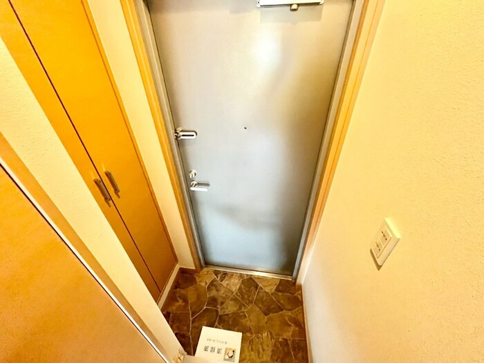 物件内観写真10　(玄関)