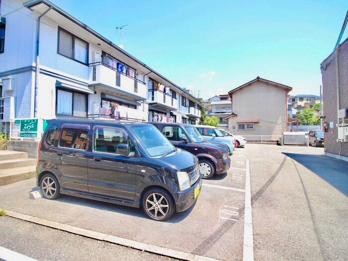 物件外観写真4　(駐車場)