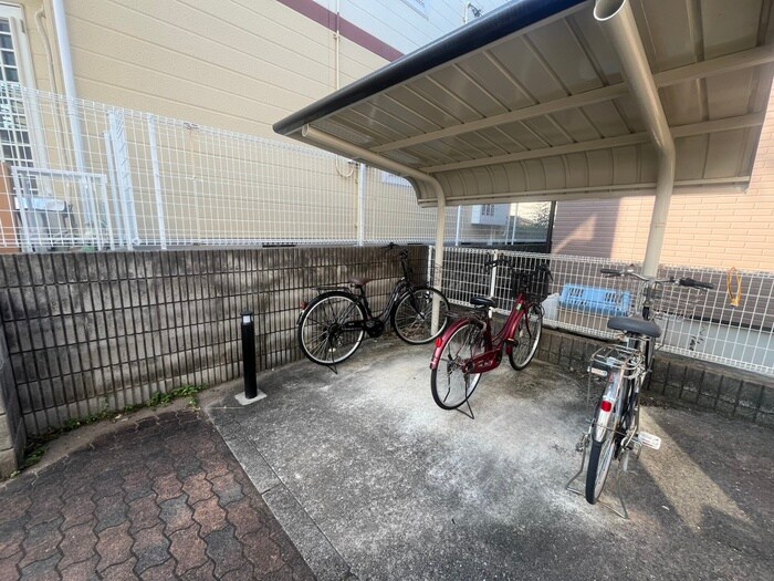 物件外観写真6　(駐輪場)