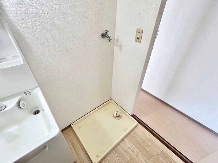 物件内観写真18　(洗濯機置場)