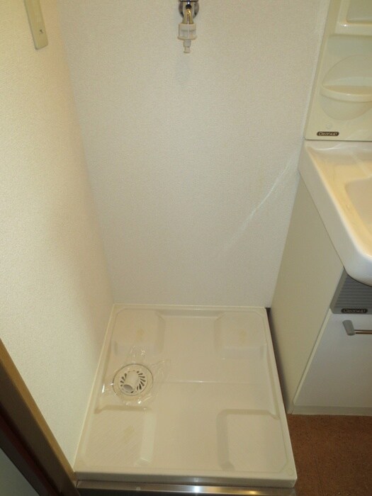 物件内観写真12　(洗濯機置場)