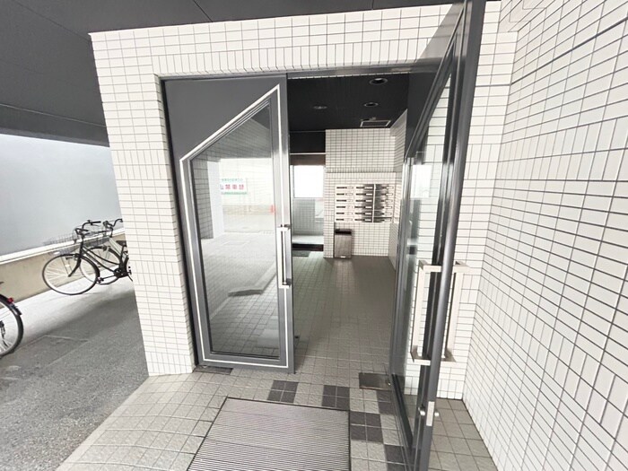 物件外観写真5　(エントランス部分)