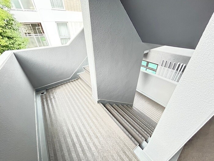 物件外観写真6　(エントランス部分)