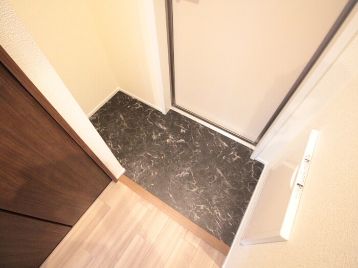 物件内観写真7　(玄関)