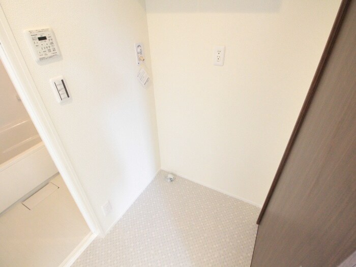 物件内観写真18　(洗濯機置場)
