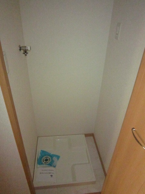 物件内観写真16　(洗濯機置場)