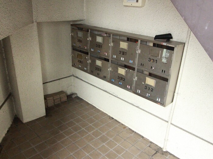 物件外観写真4　(エントランス部分)