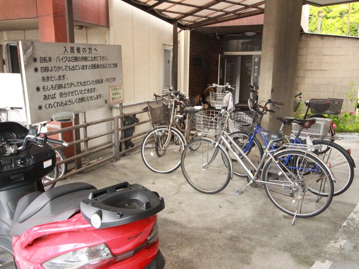 物件外観写真5　(駐輪場)