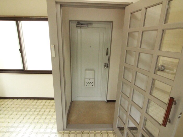 物件内観写真15　(玄関)