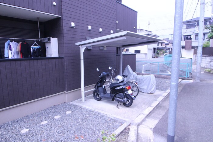 物件外観写真4　(駐輪場)