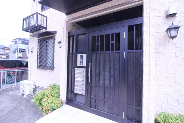 物件外観写真5　(エントランス部分)