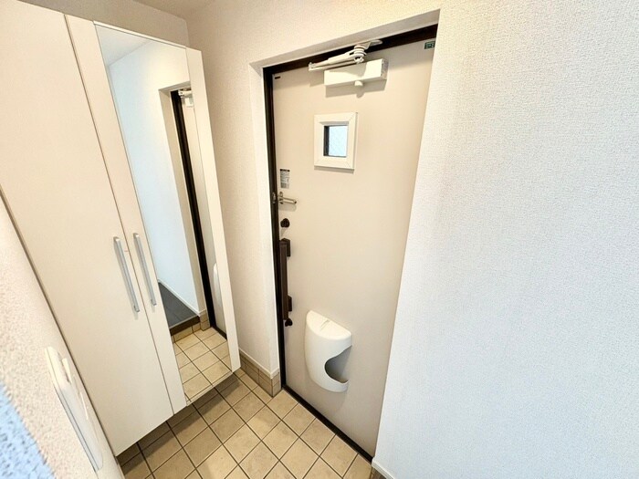 物件内観写真16　(玄関)