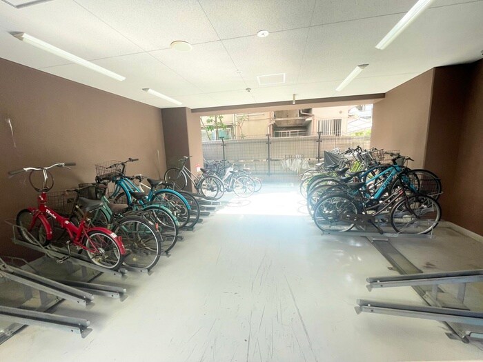 物件外観写真4　(駐輪場)