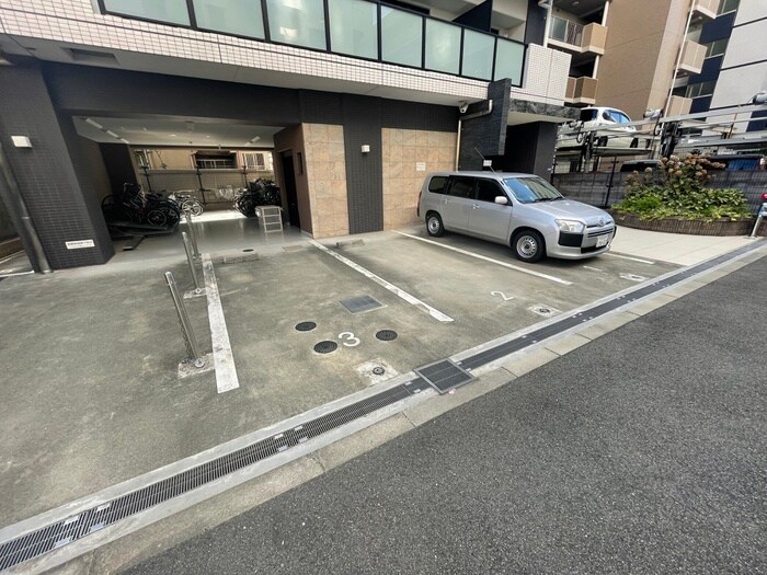 物件外観写真5　(駐車場)
