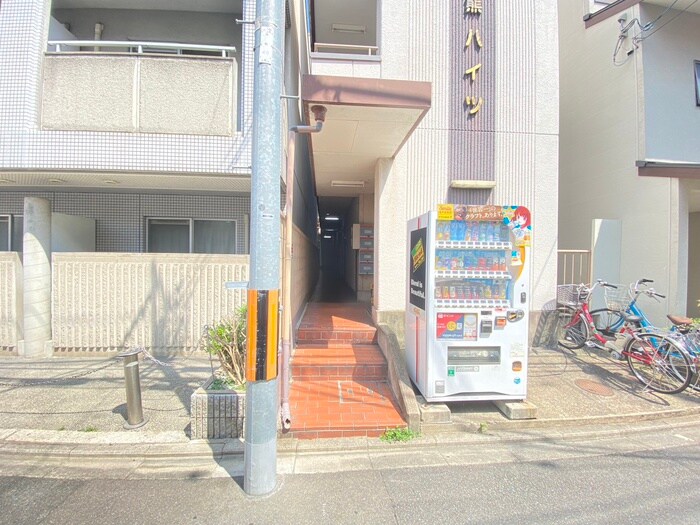 物件外観写真6　(エントランス部分)