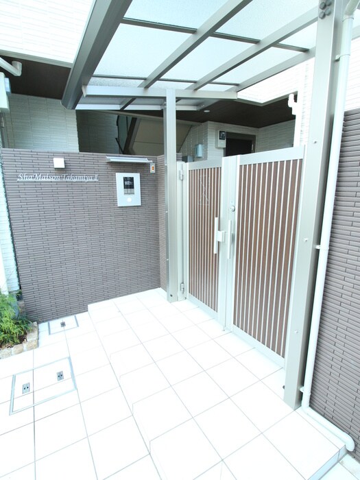 物件外観写真5　(エントランス部分)