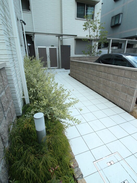 物件外観写真6　(エントランス部分)