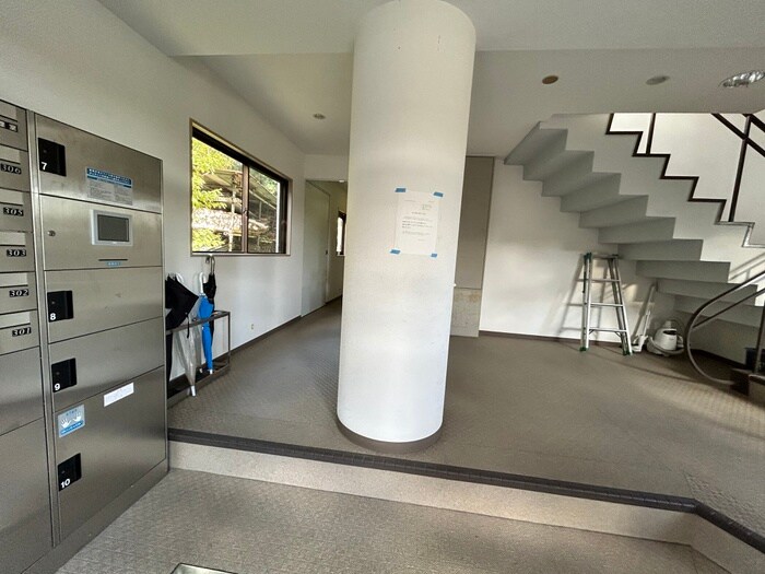 物件外観写真5　(エントランス部分)