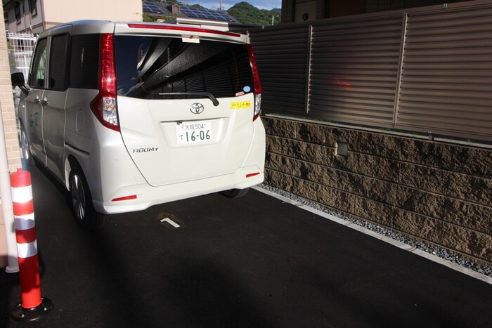 物件外観写真5　(駐車場)