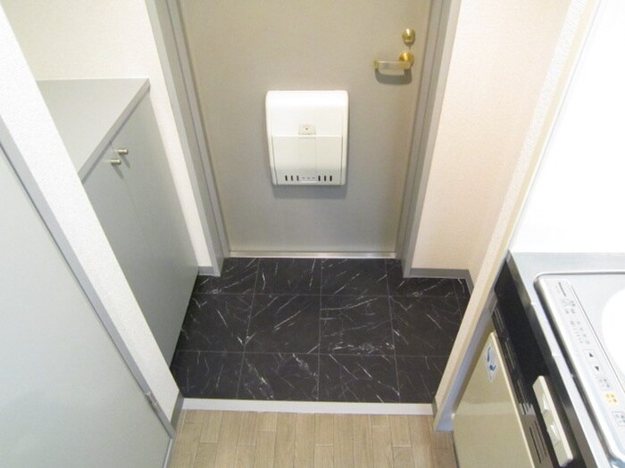 物件内観写真11　(玄関)