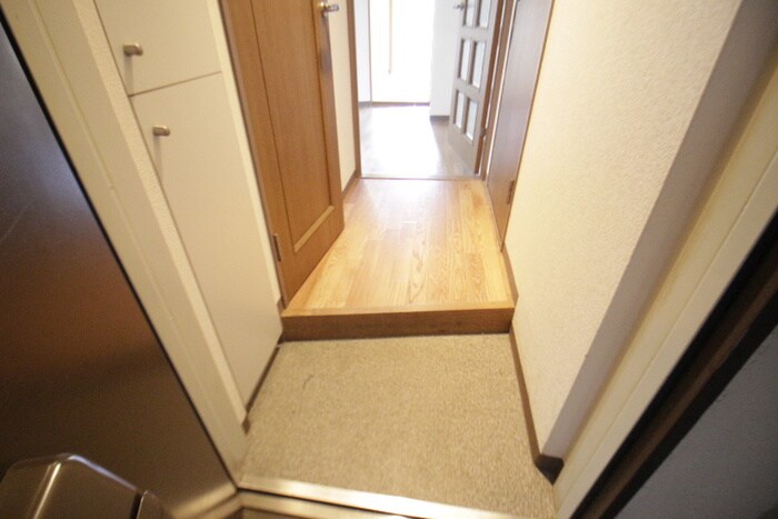 物件内観写真14　(玄関)