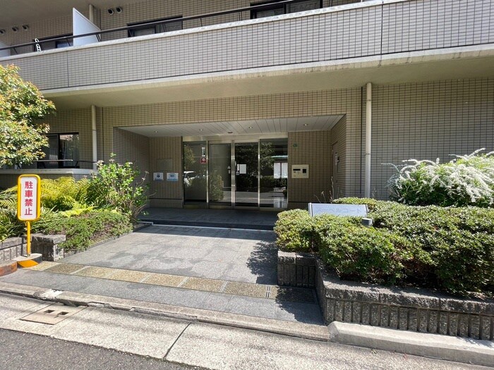 物件外観写真5　(エントランス部分)