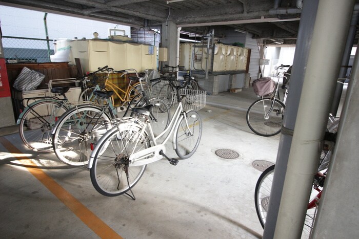 物件外観写真3　(駐輪場)