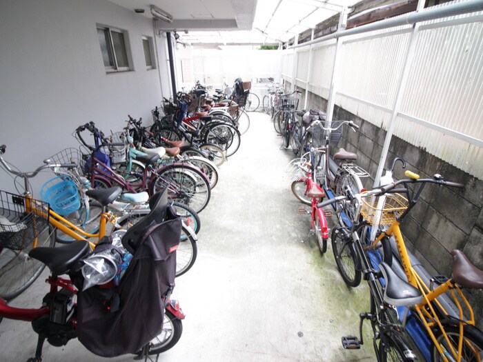 物件外観写真2　(駐輪場)