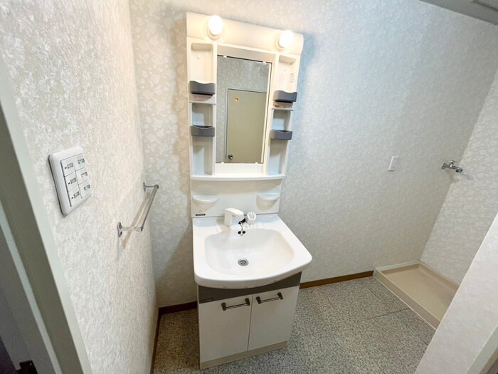 物件内観写真11　(洗面)