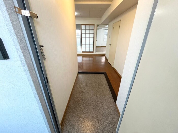 物件内観写真15　(玄関)