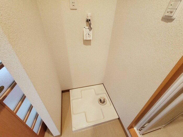 物件内観写真15　(洗濯機置場)