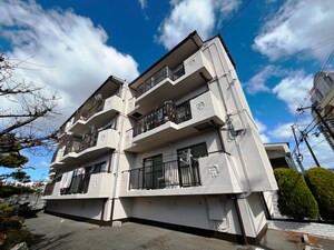 中マンション外観写真