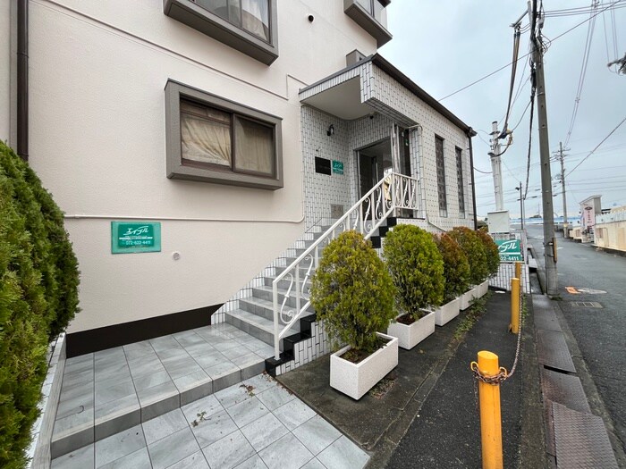 物件外観写真3　(エントランス部分)