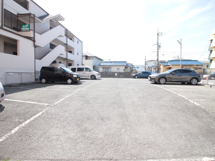 物件外観写真5　(駐車場)