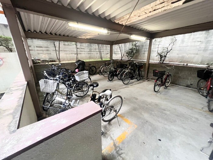 物件外観写真6　(駐輪場)