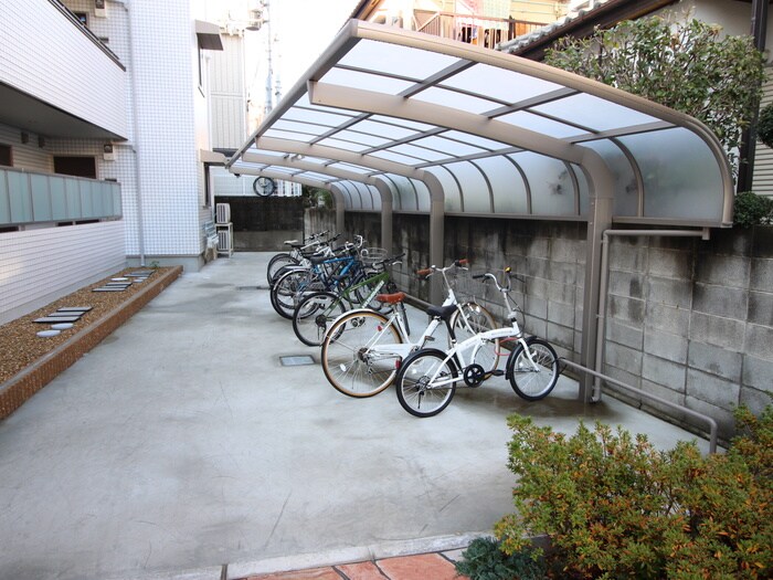 物件外観写真4　(駐輪場)