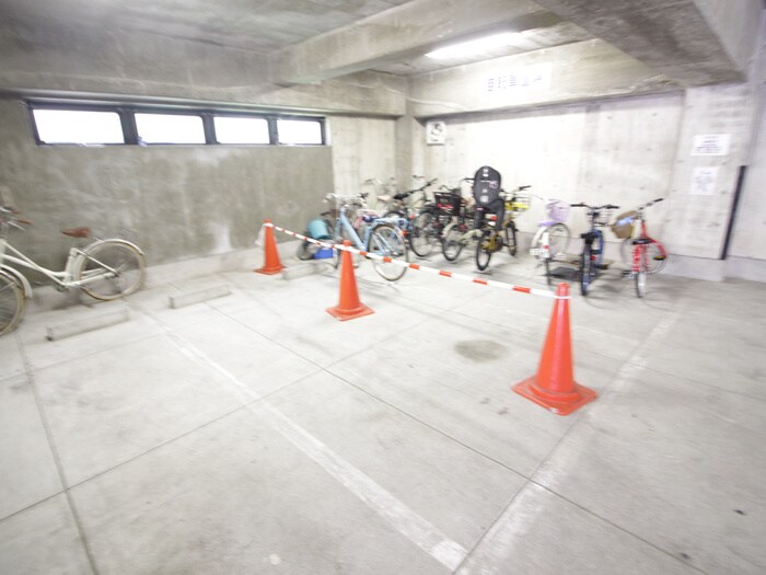 物件外観写真5　(駐輪場)