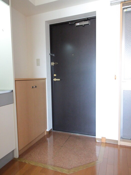 物件内観写真7　(玄関)