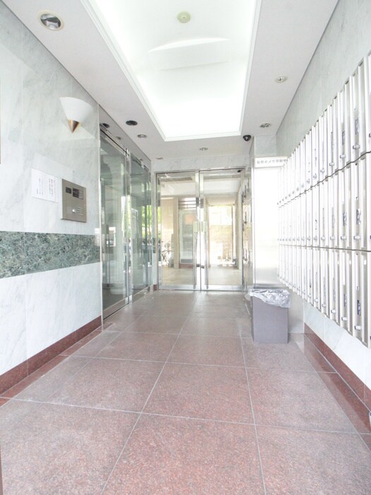 物件外観写真5　(エントランス部分)