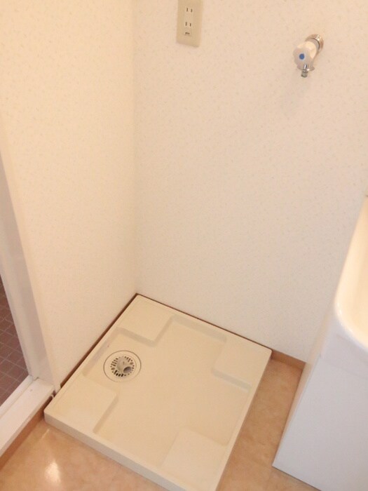 物件内観写真12　(洗濯機置場)