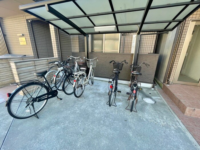 物件外観写真5　(駐輪場)
