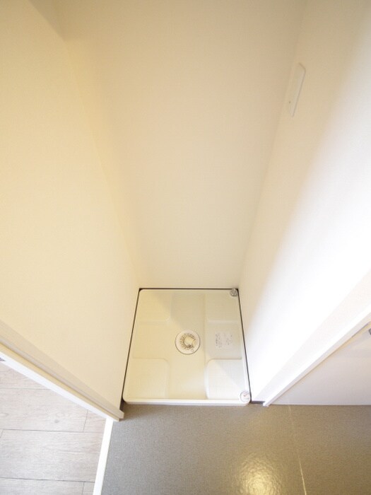 物件内観写真10　(洗濯機置場)